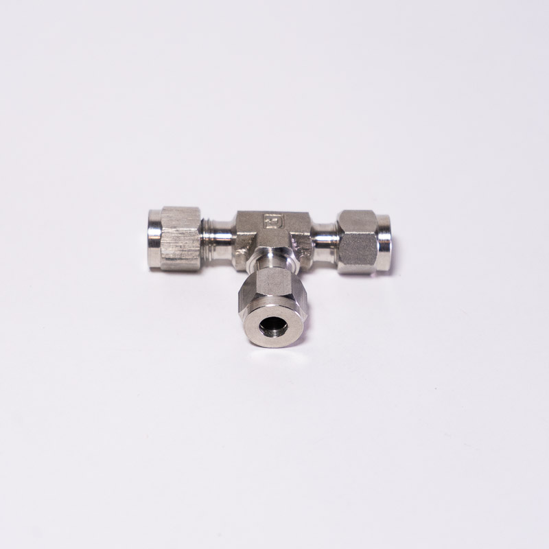 Unión Tee 1/4” OD  HERMSEAL-U Acero Inoxidable (SS 316)