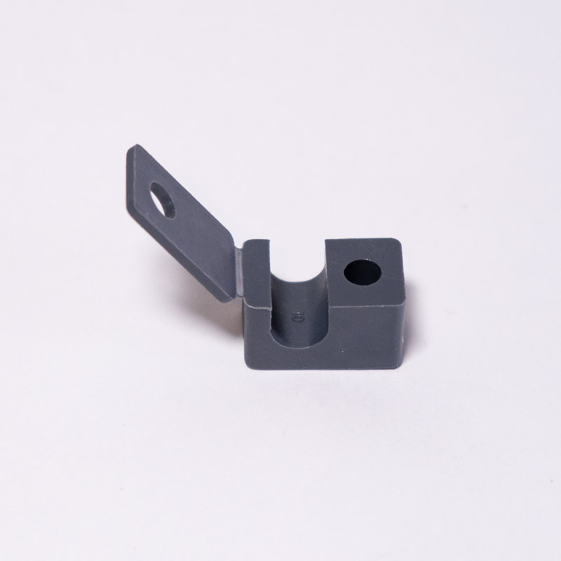 SOPORTE PLASTICO PARA TUBO 3/8